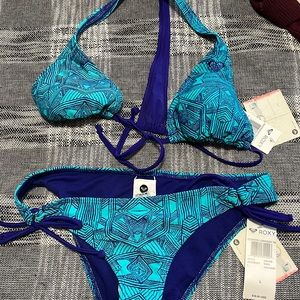 NWT - Women’s Matching Roxy Bikini Top and Bottom - Size Large